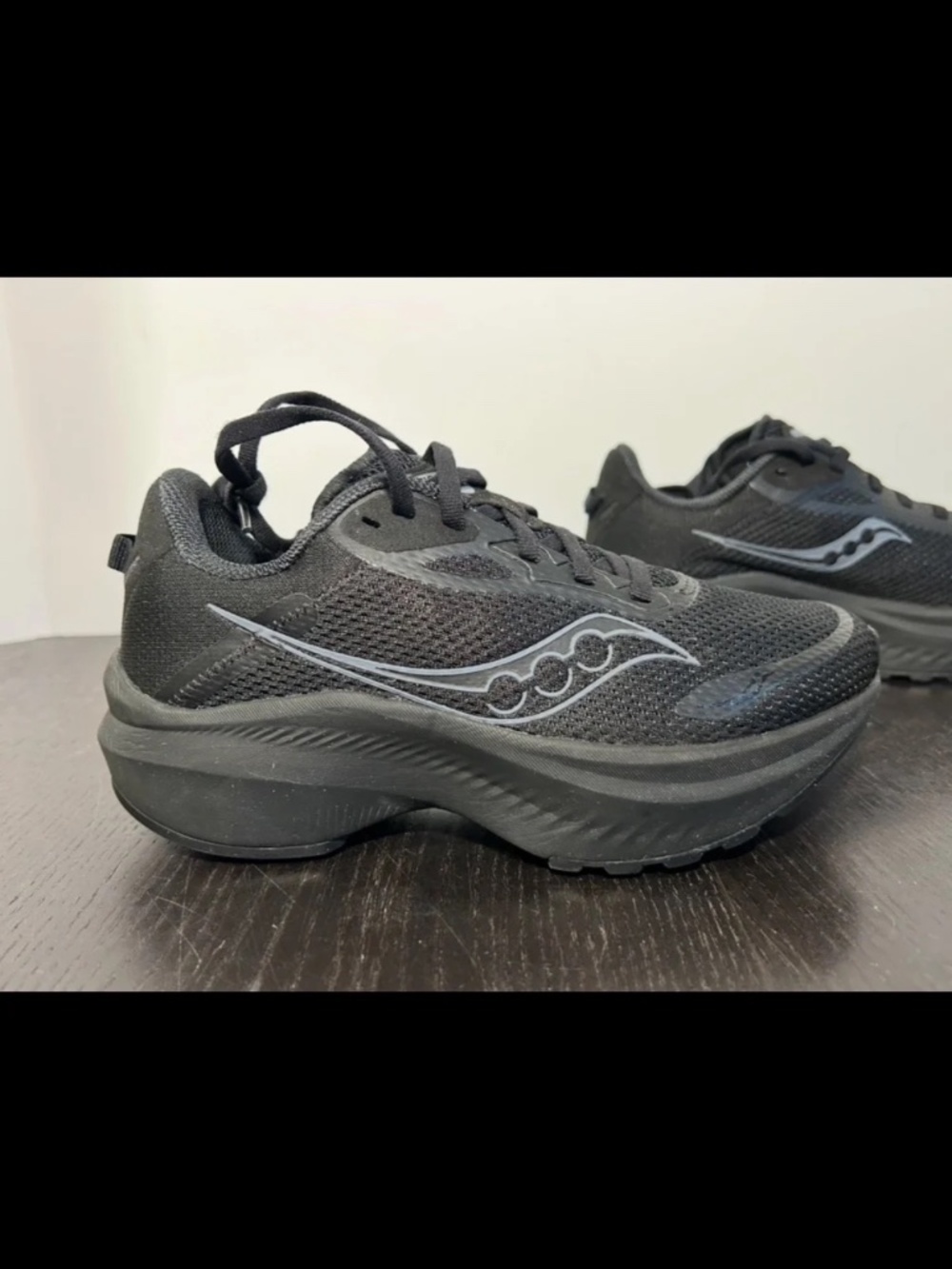 NWOB Saucony Axon 3 Running Shoes Sneakers Triple Black Womans Size 6